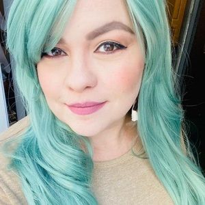 Meet your Posher, Desireé